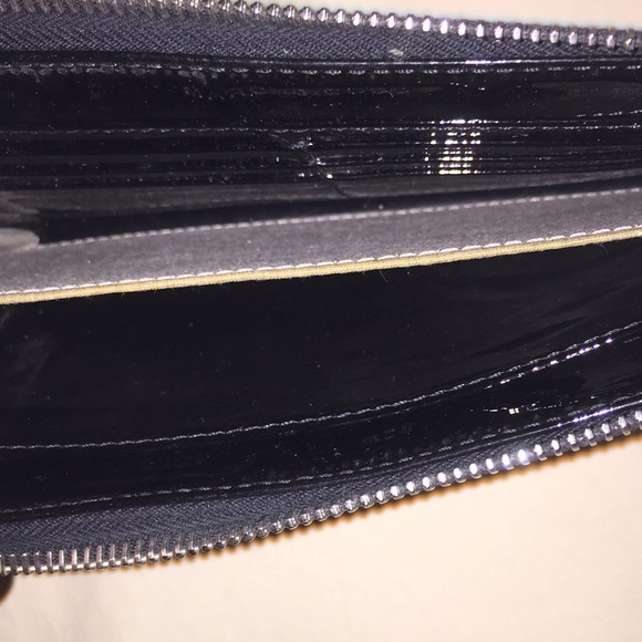 Marc Jacobs Black Patent Leather Clutch / Wallet - Picture 4 of 6
